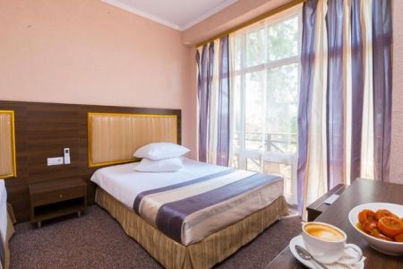 Стандартный 4-местный 2-комнатный (с балконом, вид на море, корпус А)